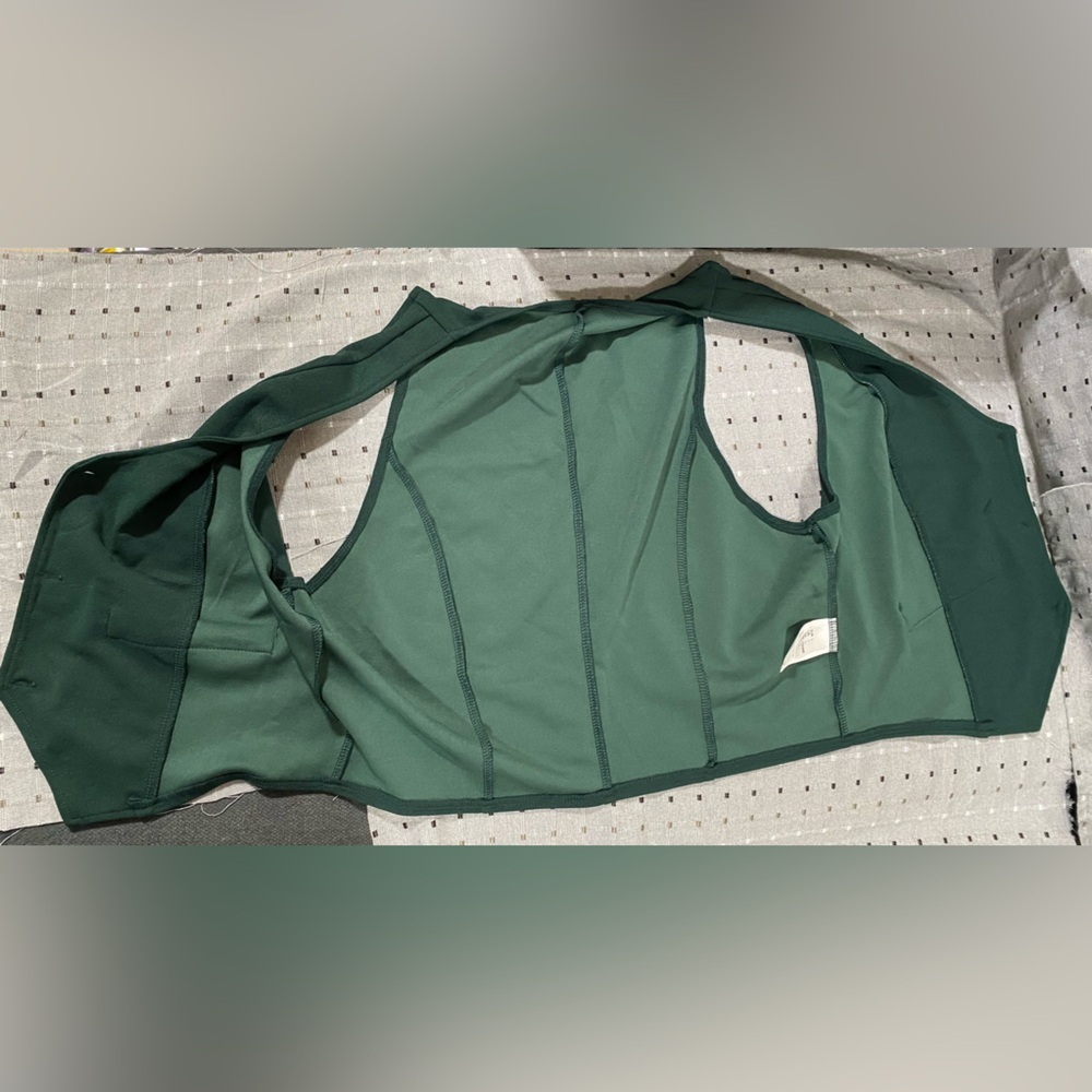 ⭐️Women's Dark Green Buttoned Vest
Size L - Picture 9 of 15